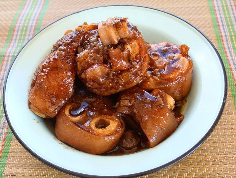 Mazondo, slow-cooked trotters